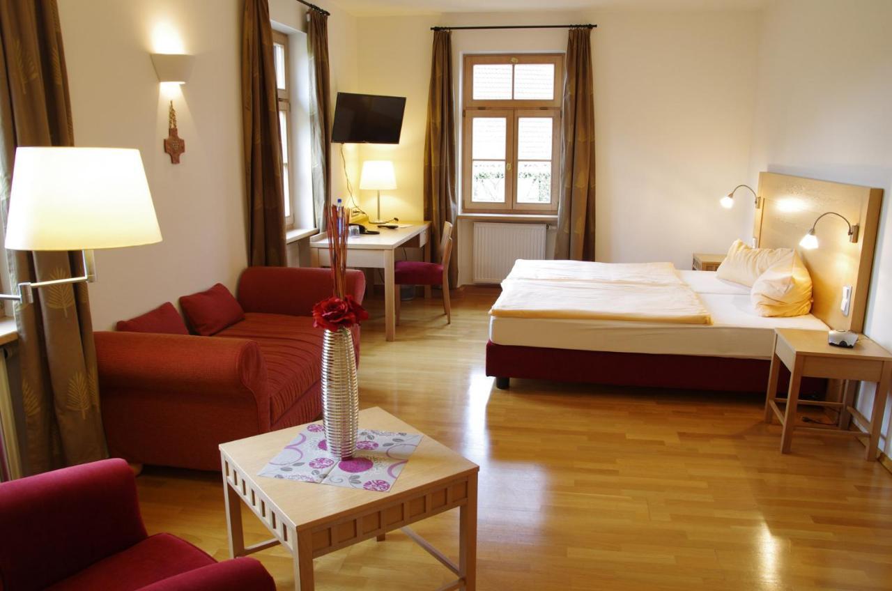 Klostergasthof Hotel Muennerstadt Exterior photo