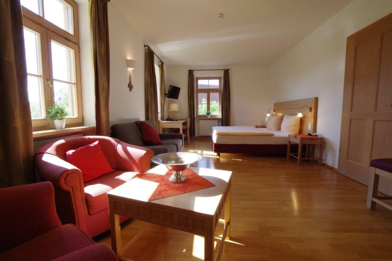 Klostergasthof Hotel Muennerstadt Exterior photo